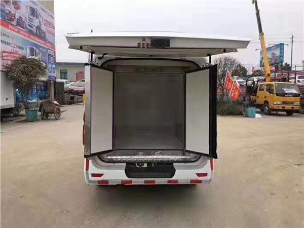 长安睿行M80（国六）商务面包型冷藏车